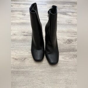 Sleek Black Heeled Boots for Women